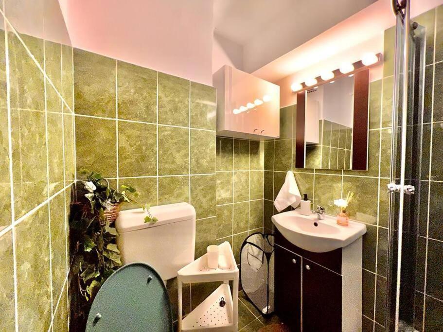 Appartamento City View Studio In The Heart Of Bucarest Esterno foto